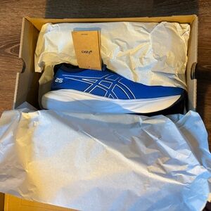 NWT ASICS Gel Nimbus 25